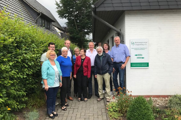 Beim Betreuungsverein Cloppenburg von rechts: Stefan Riesenbeck, Eisabeth Stieler, Norbert Meyer, Detlef Kolde, Renate Geuter, die Leiterin der Betreuungsstelle Renate Berg, Dennis Rohde, Sönke Baumdick.