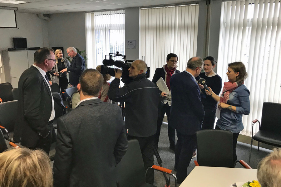Ministerpräsident Stephan Weil im Schlachtbetrieb der Böseler Goldschmaus GmbH