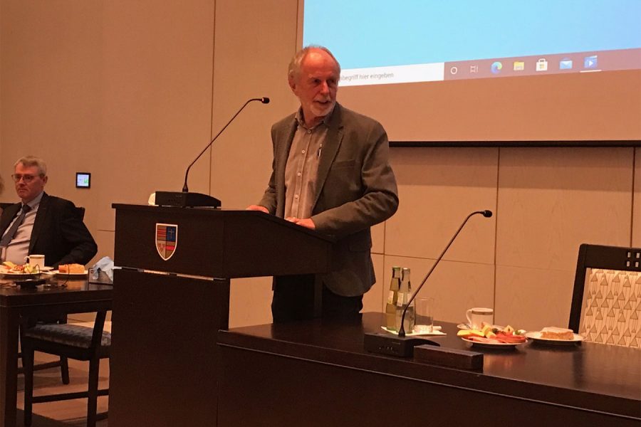 Hans Meyer am Rednerpult