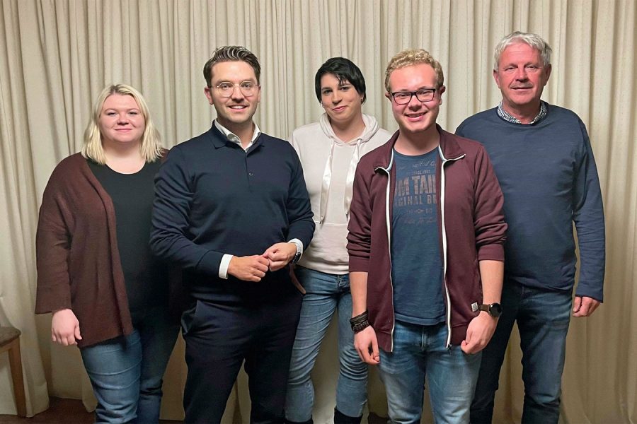 Das Foto zeigt ein Gruppenbild