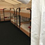 Besichtigung der Notunterkunft